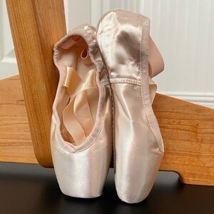 Russian Pointe Sapfir Pointe Shoe | Dance Size 37 | Ribbons & Elastics Sewn